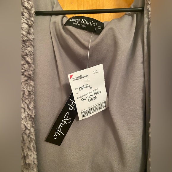 Faux fur vest with hood *new with tags* - Picture 2 of 4